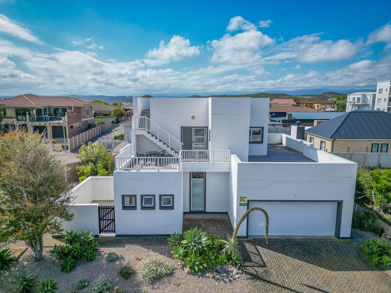 Light and airy house close to the ocean. - Photo 2