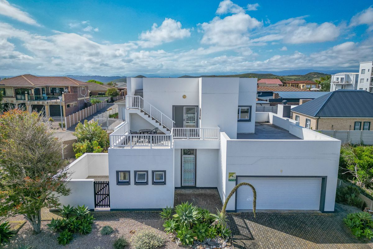 Light and airy house close to the ocean. - Photo 2