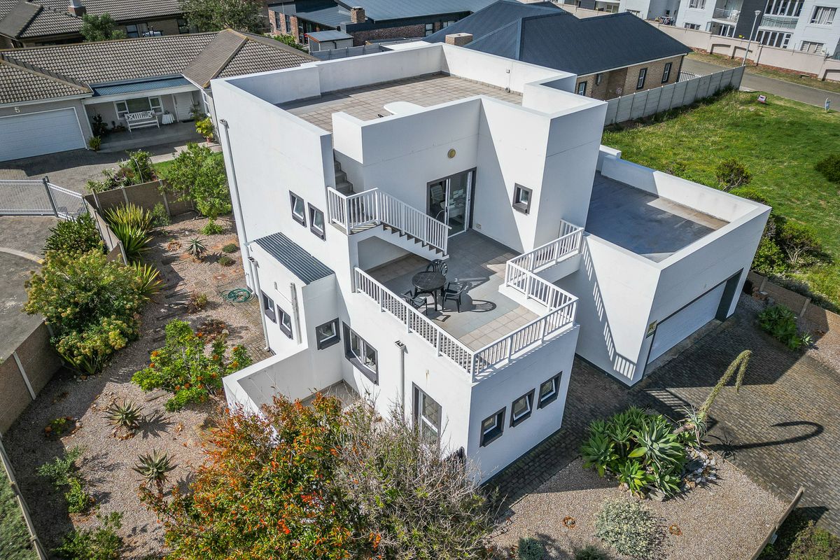 Light and airy house close to the ocean. - Photo 3