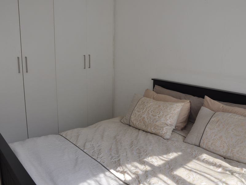 Modern First Floor Living in the Heart of Lonehill – Perfect for First-Time Buyers & Investors - Photo 10