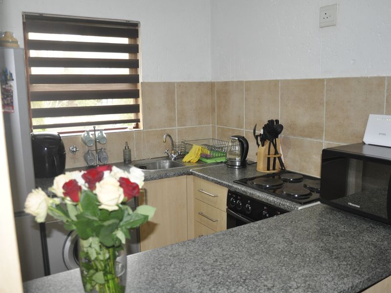 Modern First Floor Living in the Heart of Lonehill – Perfect for First-Time Buyers & Investors - Photo 7