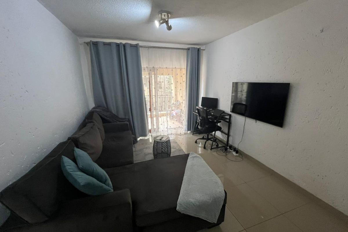 Modern First Floor Living in the Heart of Lonehill – Perfect for First-Time Buyers & Investors - Photo 2