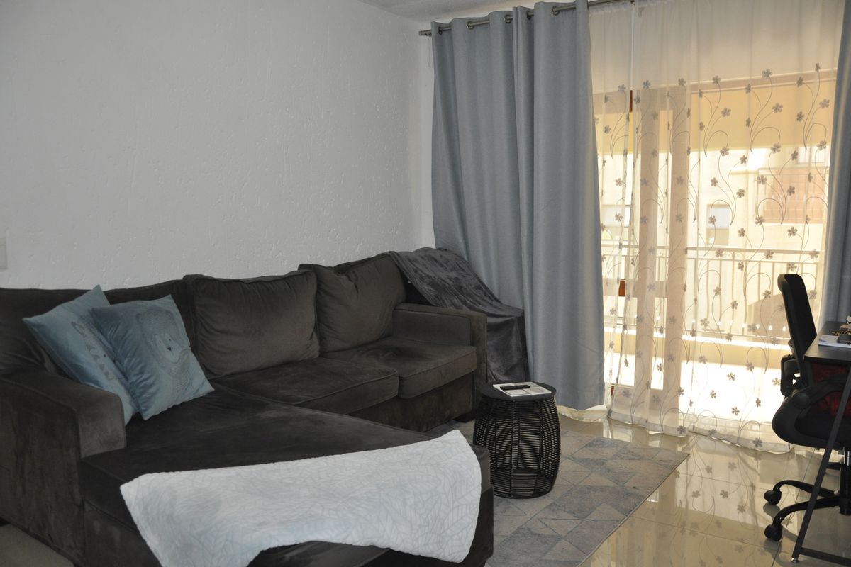 Modern First Floor Living in the Heart of Lonehill – Perfect for First-Time Buyers & Investors - Photo 3