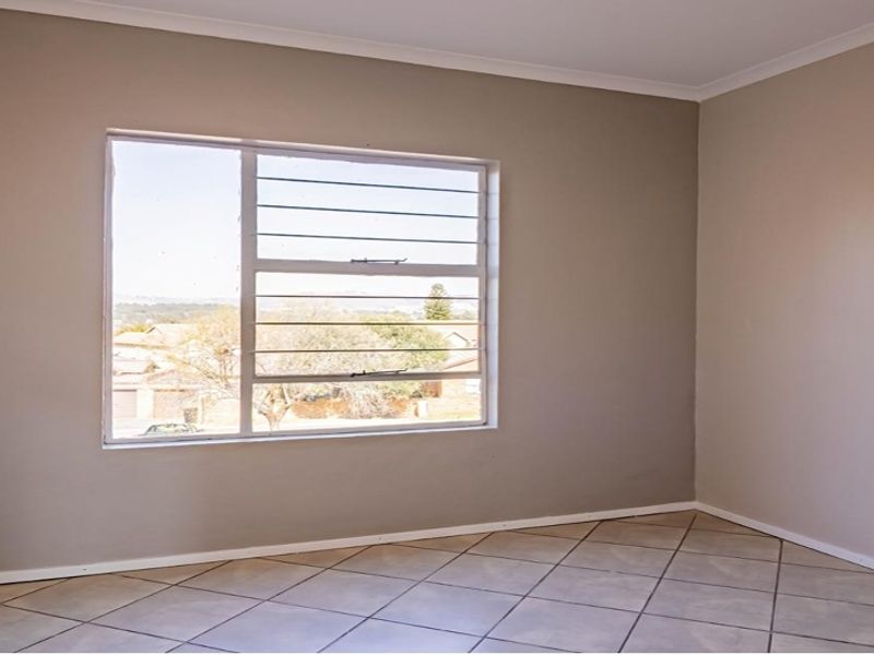 R549,000 Modern 2 Bed 1 Bath aprtment - Photo 8