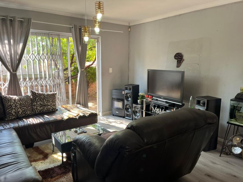 lovely 2 bedroom Townhouse in Interlagos, Kyalami Hills - Photo 3