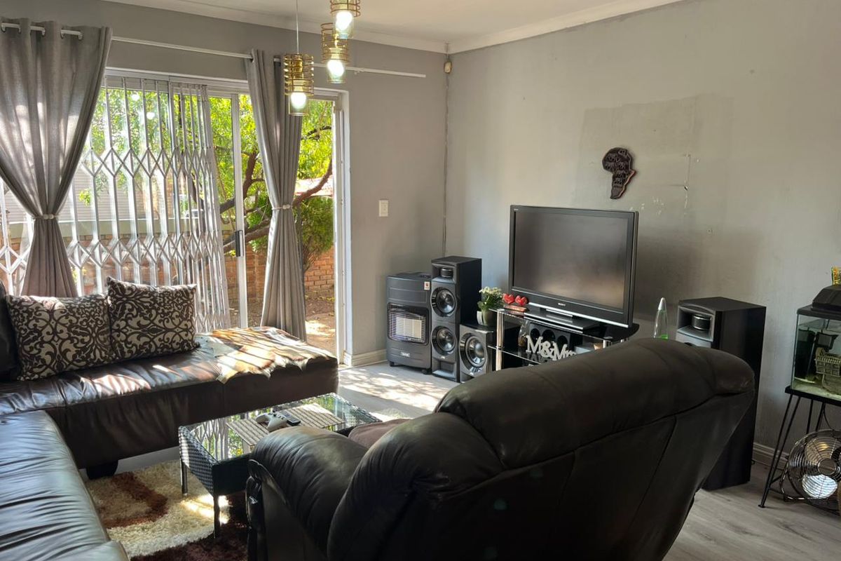 lovely 2 bedroom Townhouse in Interlagos, Kyalami Hills - Photo 3