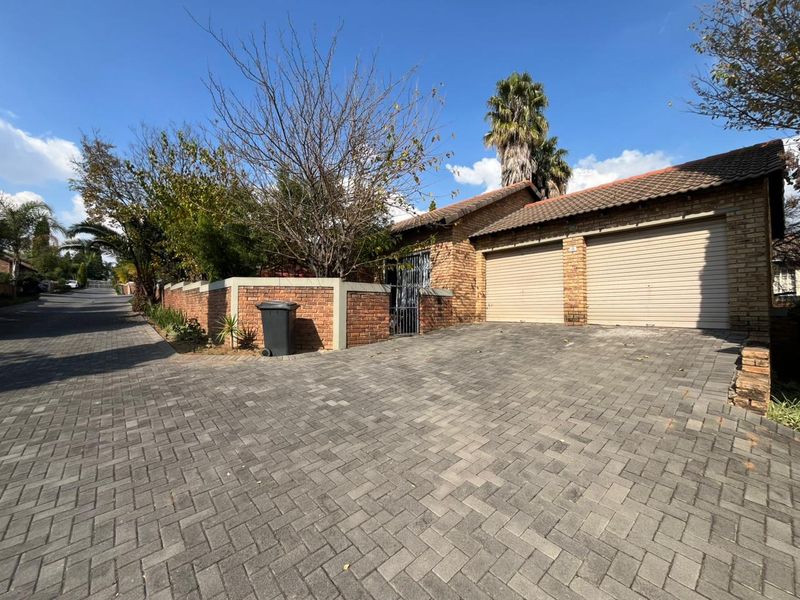 lovely 2 bedroom Townhouse in Interlagos, Kyalami Hills - Photo 1