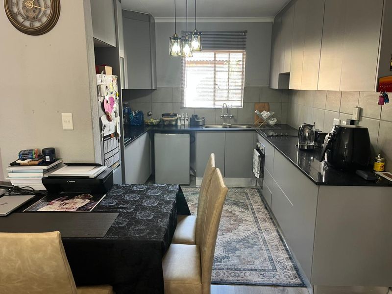 lovely 2 bedroom Townhouse in Interlagos, Kyalami Hills - Photo 2