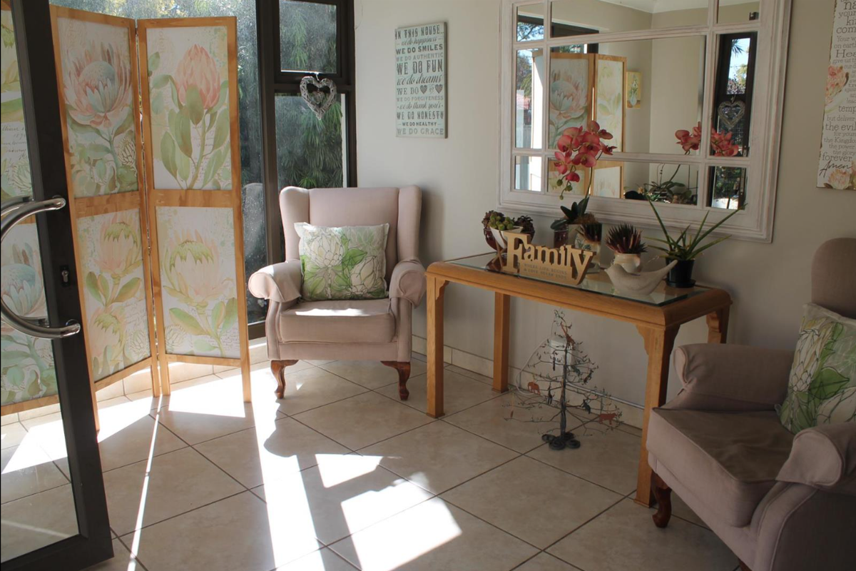 Beautiful Blend of Classic Charm and Modern Living in Kensington - Photo 4