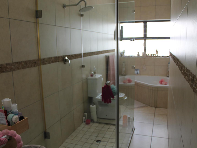 Beautiful Blend of Classic Charm and Modern Living in Kensington - Photo 10