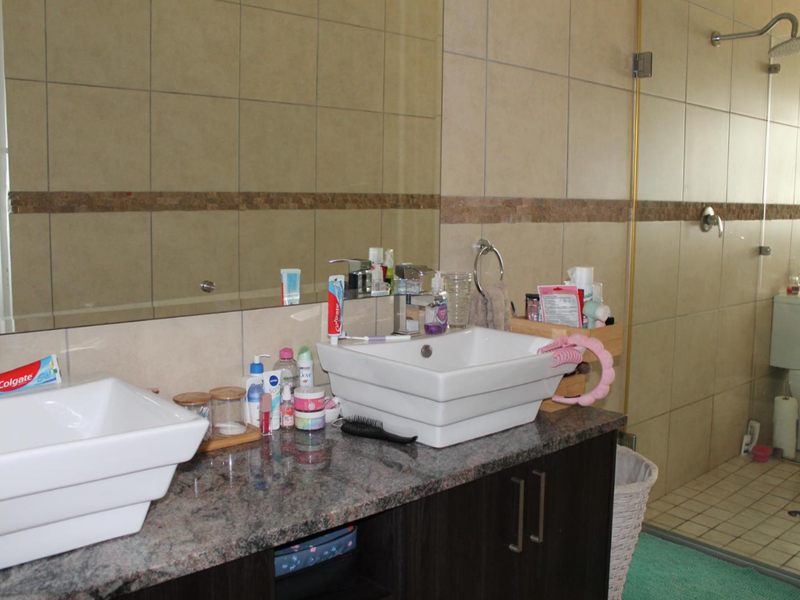 Beautiful Blend of Classic Charm and Modern Living in Kensington - Photo 9