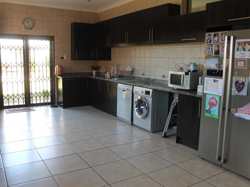 Beautiful Blend of Classic Charm and Modern Living in Kensington - Photo 2