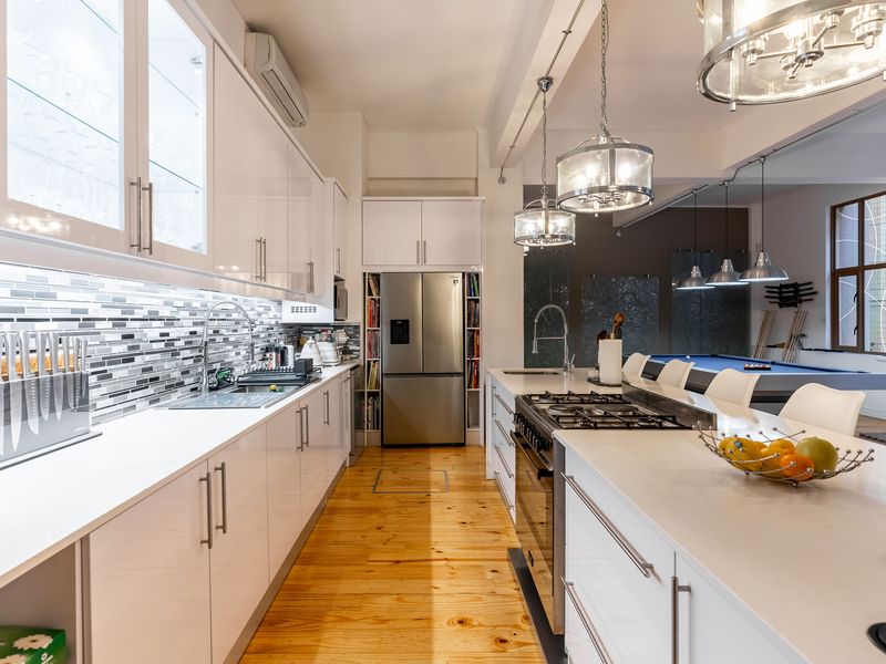 Rare 223m2 CBD Penthouse | 4-Bed or 3 + Study | Prime Investor Opportunity - Photo 4