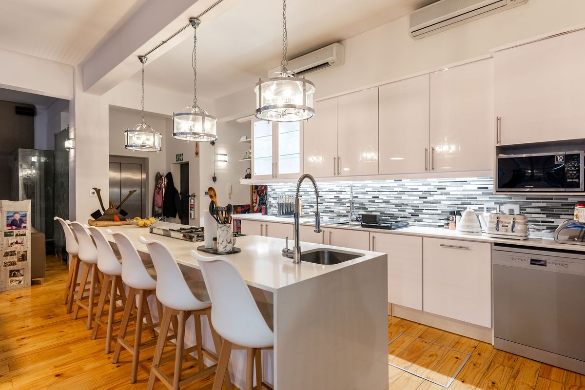 Rare 223m2 CBD Penthouse | 4-Bed or 3 + Study | Prime Investor Opportunity - Photo 5