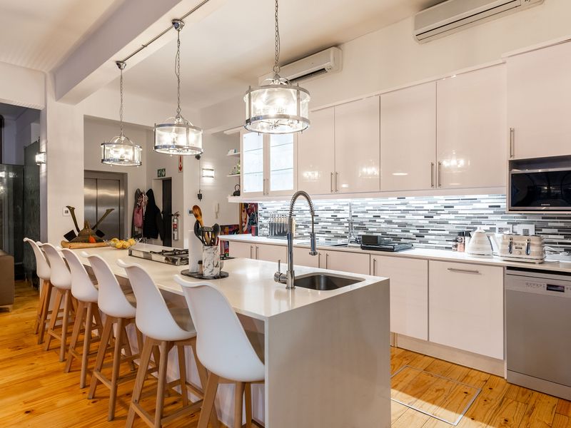 Rare 223m2 CBD Penthouse | 4-Bed or 3 + Study | Prime Investor Opportunity - Photo 5