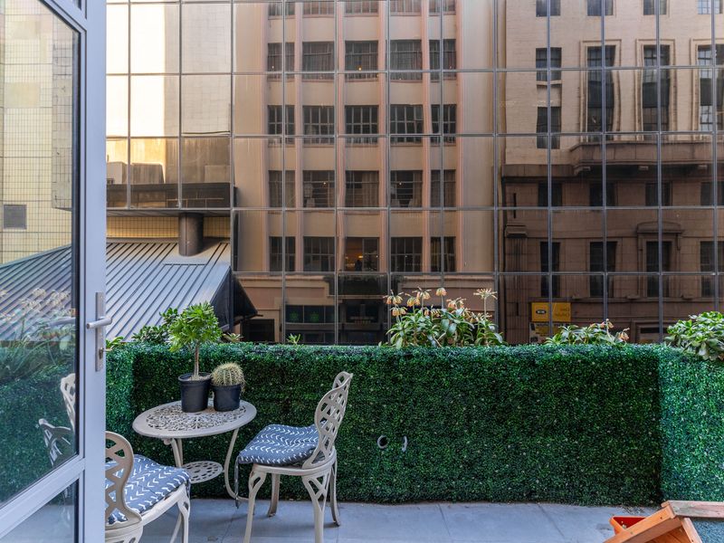 Rare 223m2 CBD Penthouse | 4-Bed or 3 + Study | Prime Investor Opportunity - Photo 10