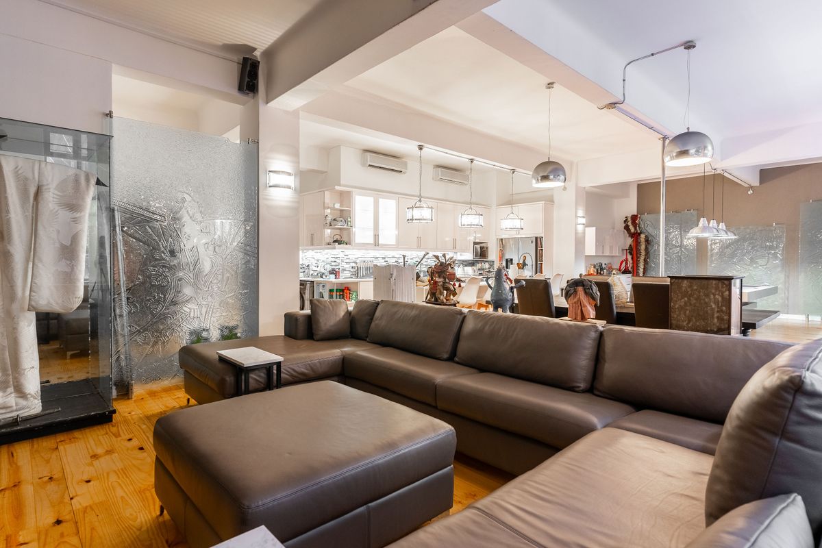 Rare 223m2 CBD Penthouse | 4-Bed or 3 + Study | Prime Investor Opportunity - Photo 2