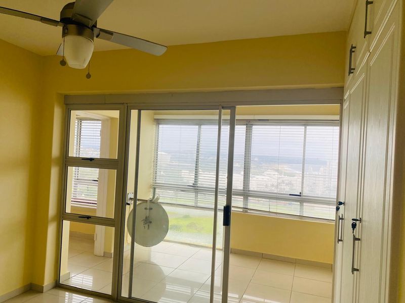 2.5 bedroom beachfront living, close to Suncoast Casino and steps away from the Beach - Photo 3