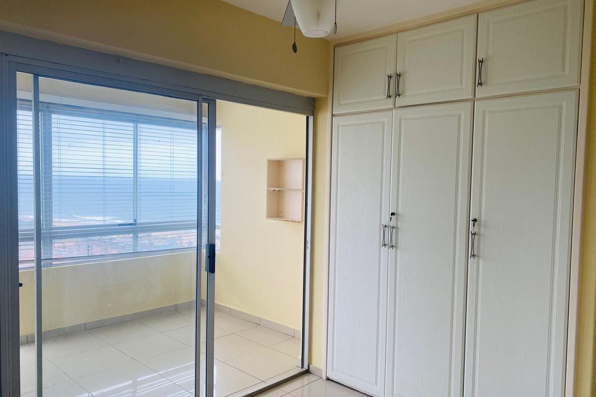 2.5 bedroom beachfront living, close to Suncoast Casino and steps away from the Beach - Photo 4