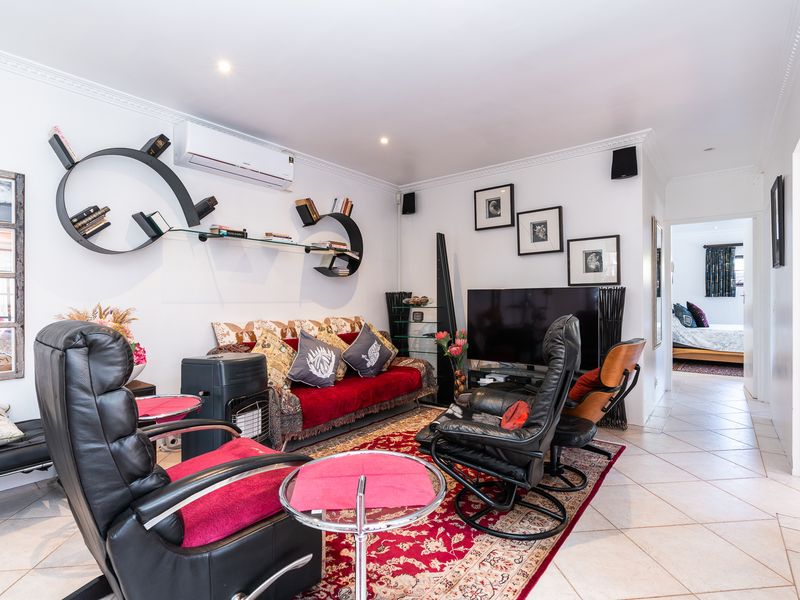 Sought-After Park Lane – A Distinctive Home with Exceptional Lifestyle Features - Photo 5