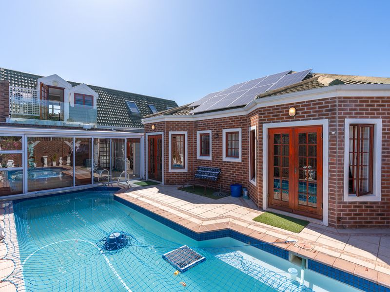 Sought-After Park Lane – A Distinctive Home with Exceptional Lifestyle Features - Photo 2