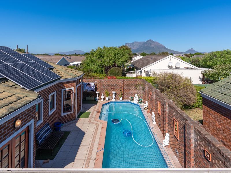 Sought-After Park Lane – A Distinctive Home with Exceptional Lifestyle Features - Photo 7