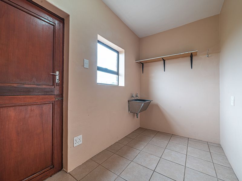 Spacious family home with large one bedroom flat. - Photo 10