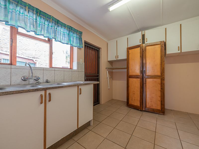 Spacious family home with large one bedroom flat. - Photo 7