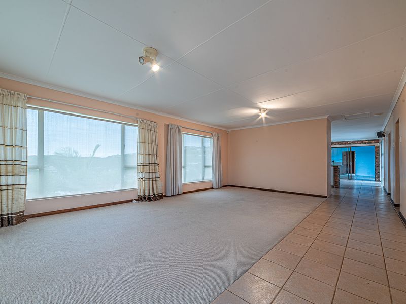 Spacious family home with large one bedroom flat. - Photo 2