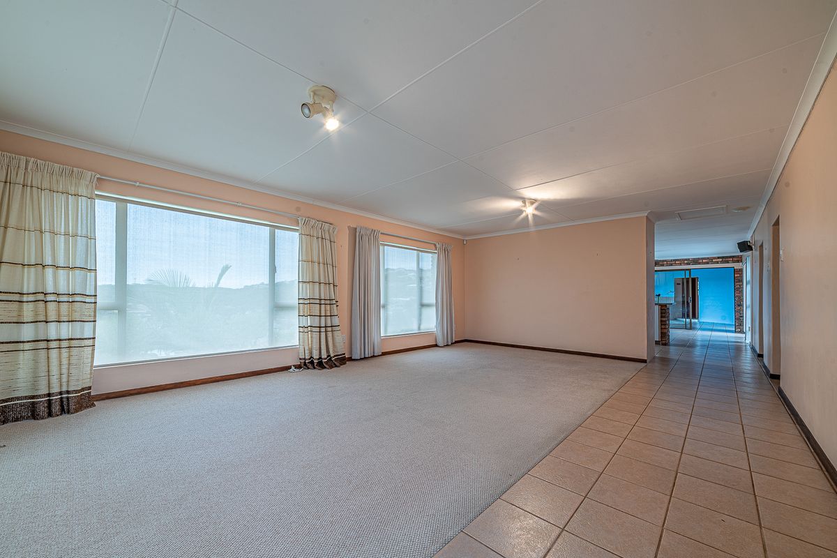 Spacious family home with large one bedroom flat. - Photo 2