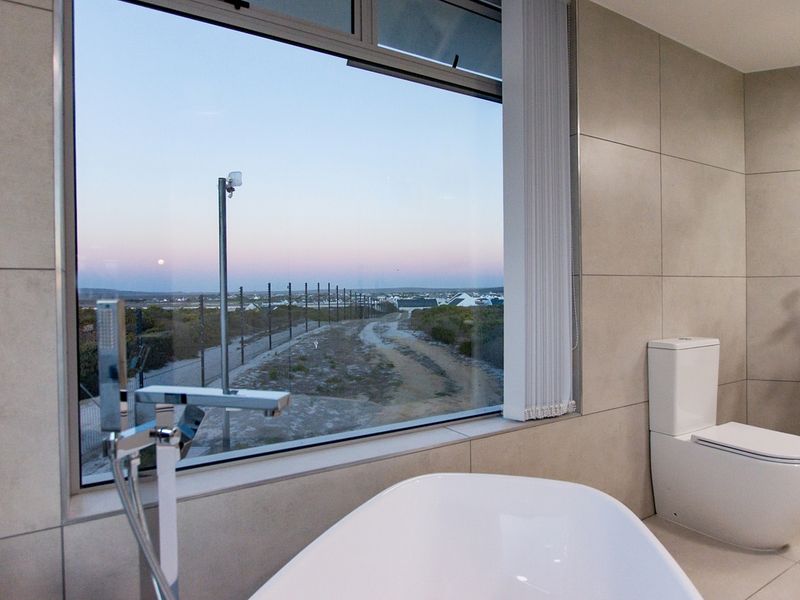 Modern Masterpiece with Ocean views - Photo 9