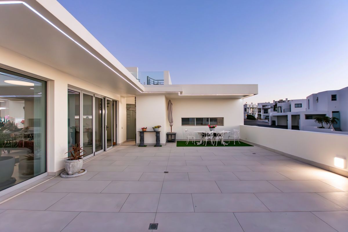 Modern Masterpiece with Ocean views - Photo 2
