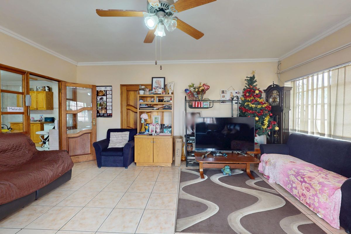 Discover this beautifully versatile property in the heart of Primrose - Photo 5