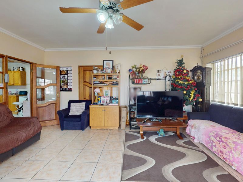 Discover this beautifully versatile property in the heart of Primrose - Photo 5