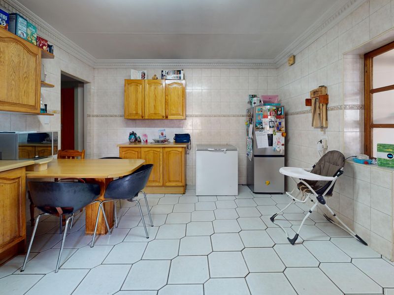 Discover this beautifully versatile property in the heart of Primrose - Photo 8