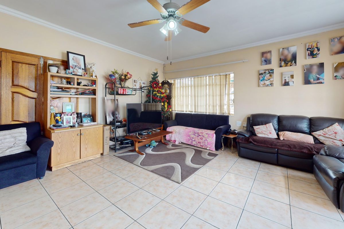 Discover this beautifully versatile property in the heart of Primrose - Photo 4