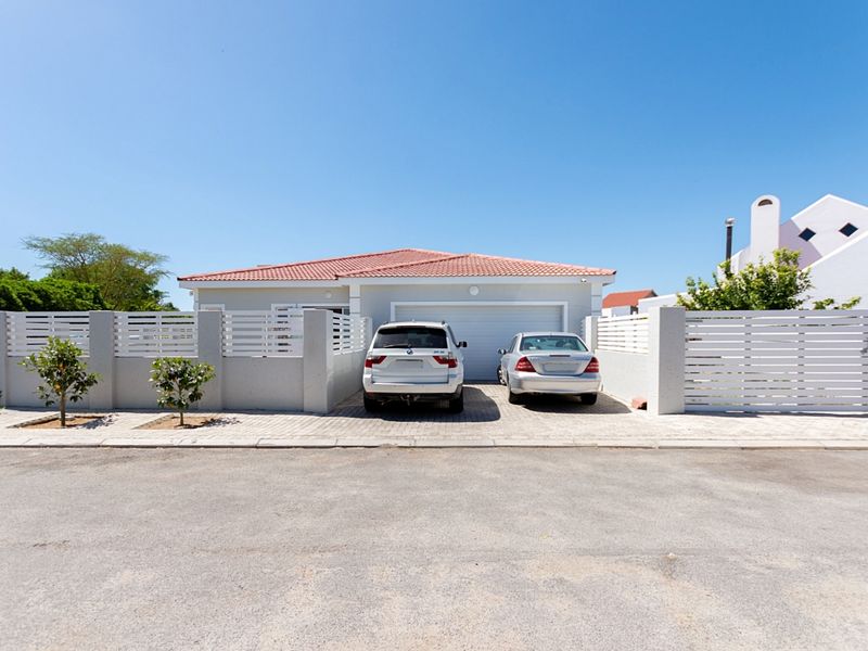 Modern family home in the heart of Port Owen - Photo 2