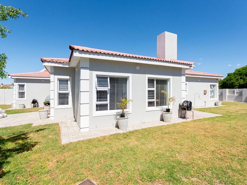 Modern family home in the heart of Port Owen - Photo 3