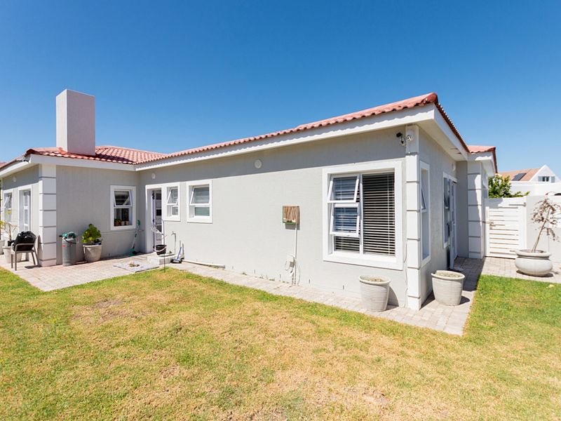 Modern family home in the heart of Port Owen - Photo 4