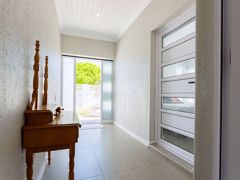 Modern family home in the heart of Port Owen - Photo 7