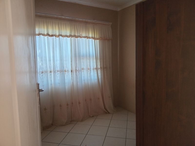 3 bedroom house in upmarketing area - Photo 4