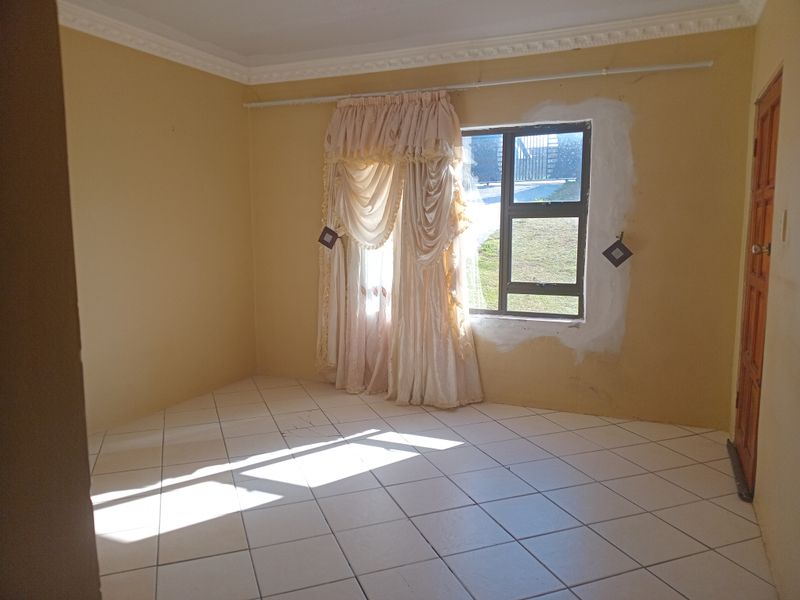 3 bedroom house in upmarketing area - Photo 9