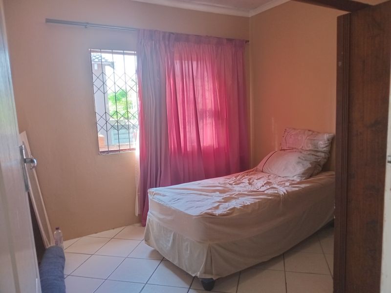 3 bedroom house in upmarketing area - Photo 8