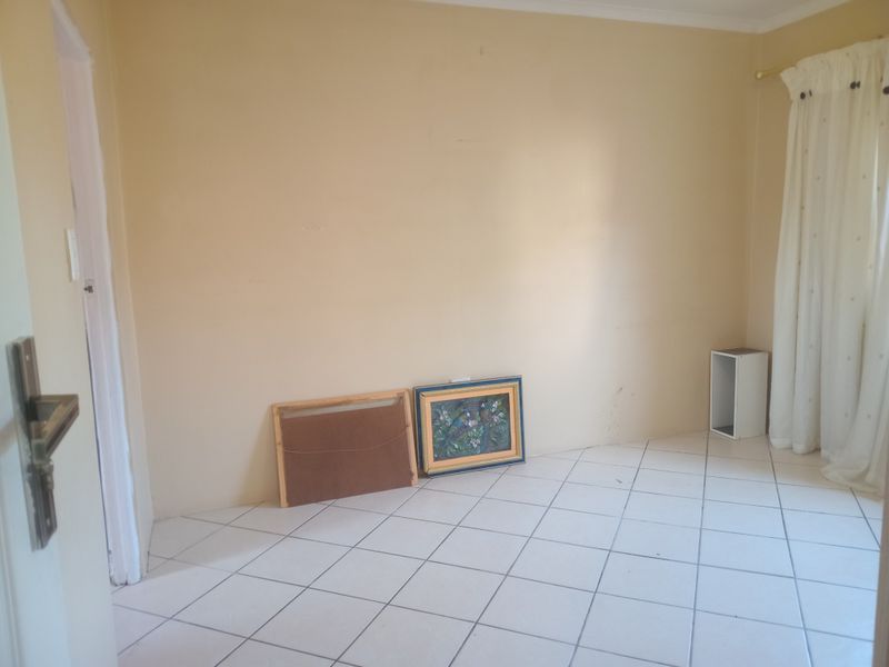 3 bedroom house in upmarketing area - Photo 7