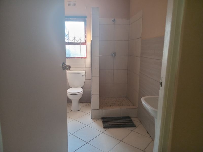 3 bedroom house in upmarketing area - Photo 5