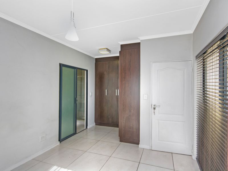 Investment Opportunity or Future Dream Home – 3 Bedroom Ground Floor Apartment in Kyalami Hills - Photo 10