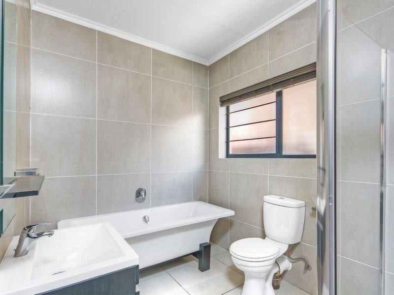 Investment Opportunity or Future Dream Home – 3 Bedroom Ground Floor Apartment in Kyalami Hills - Photo 9
