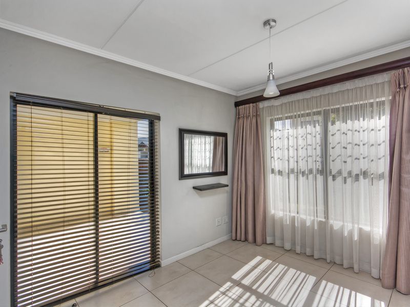 Investment Opportunity or Future Dream Home – 3 Bedroom Ground Floor Apartment in Kyalami Hills - Photo 8