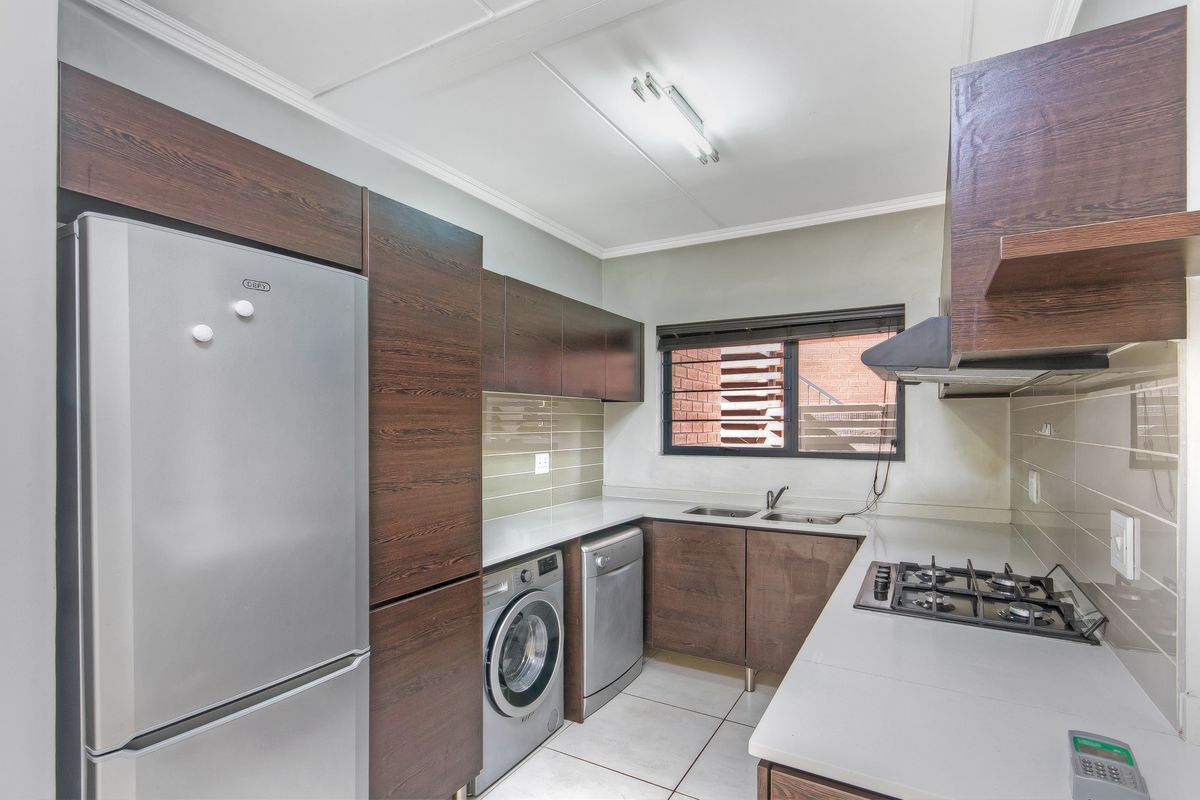 Investment Opportunity or Future Dream Home – 3 Bedroom Ground Floor Apartment in Kyalami Hills - Photo 3