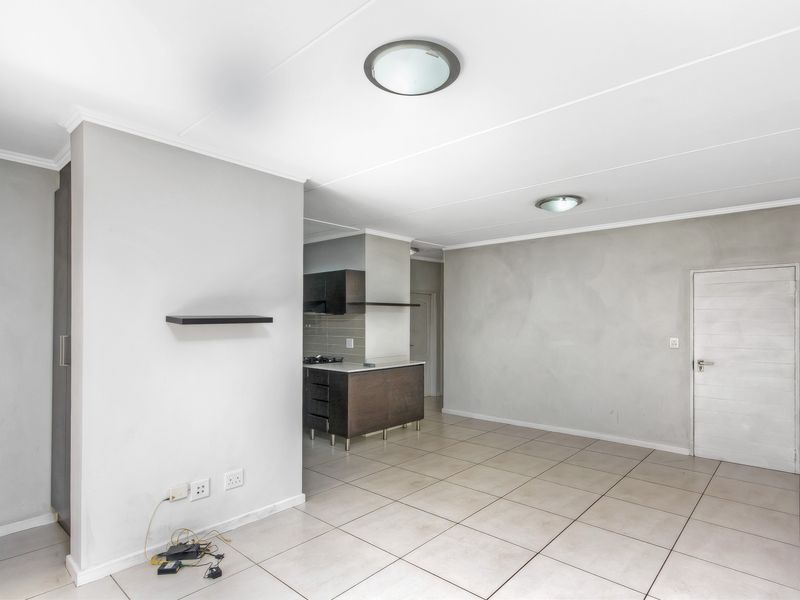 Investment Opportunity or Future Dream Home – 3 Bedroom Ground Floor Apartment in Kyalami Hills - Photo 5